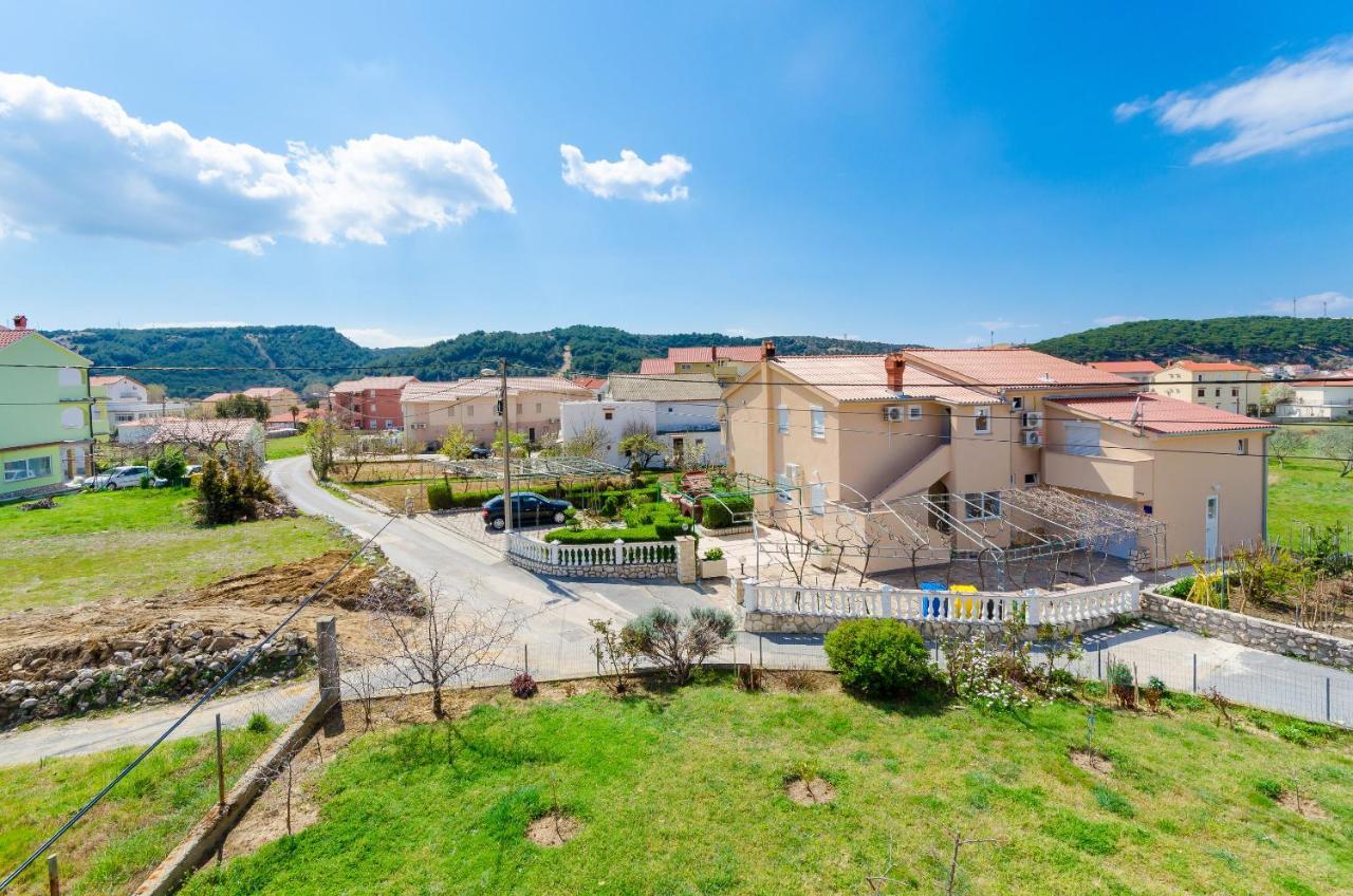 Apartments And Room Ljubica لوبار المظهر الخارجي الصورة