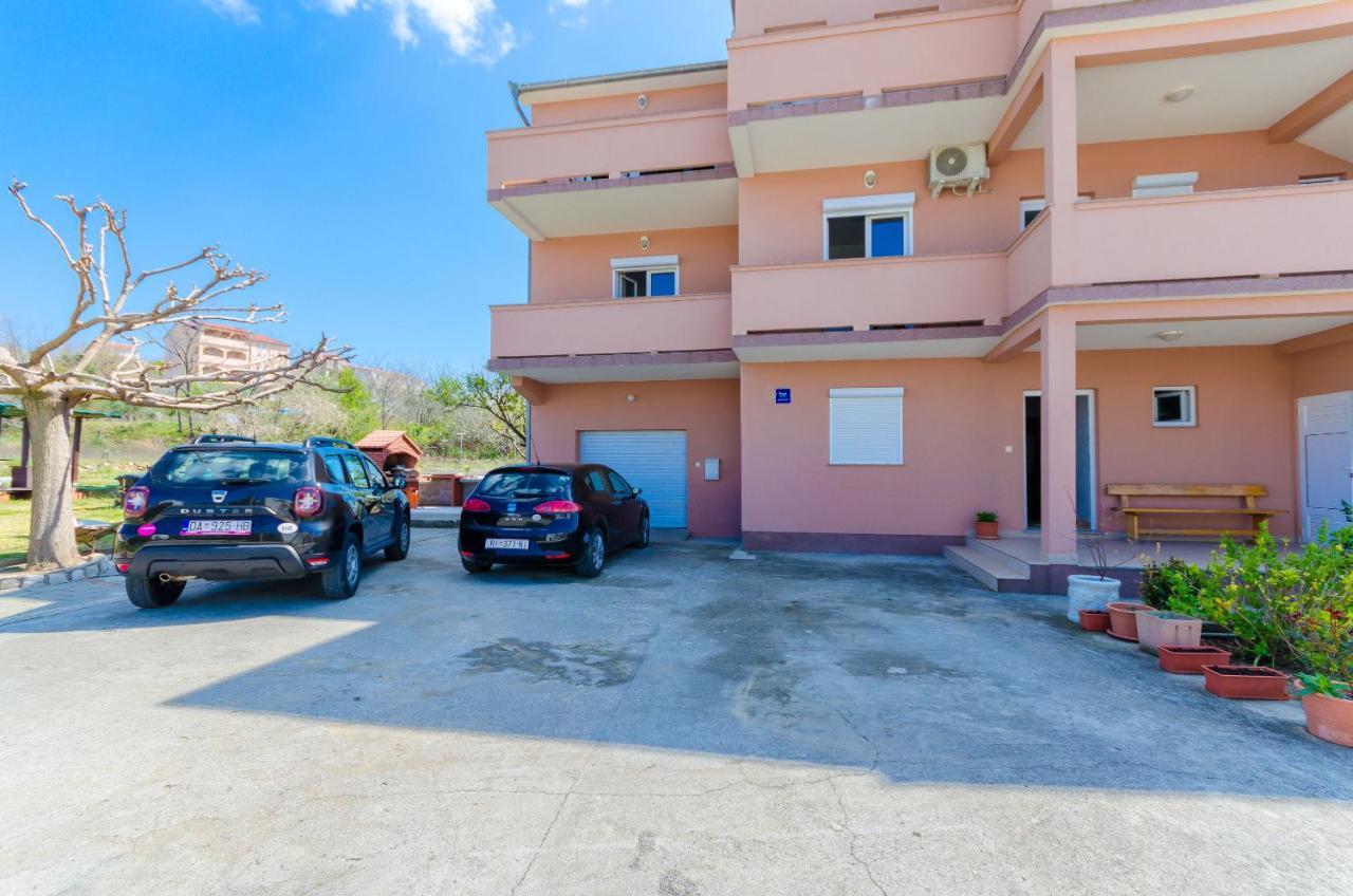 Apartments And Room Ljubica لوبار المظهر الخارجي الصورة