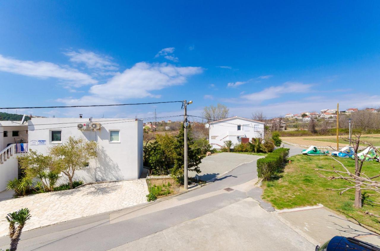 Apartments And Room Ljubica لوبار المظهر الخارجي الصورة