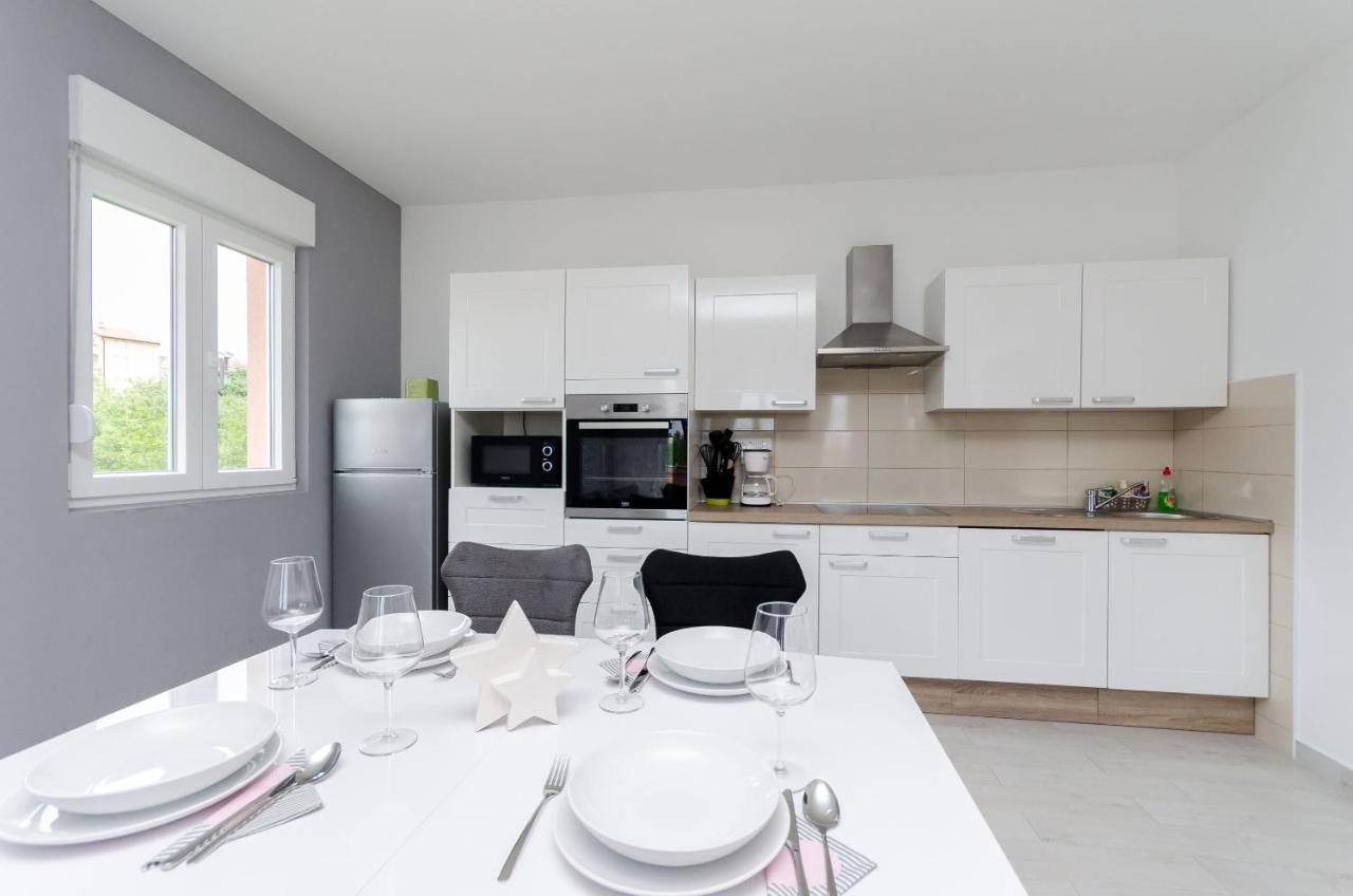Apartments And Room Ljubica لوبار المظهر الخارجي الصورة