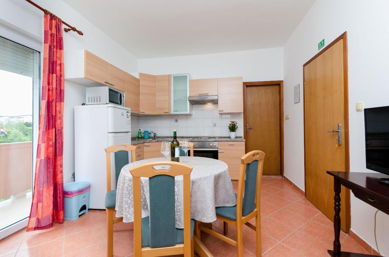 Apartments And Room Ljubica لوبار المظهر الخارجي الصورة