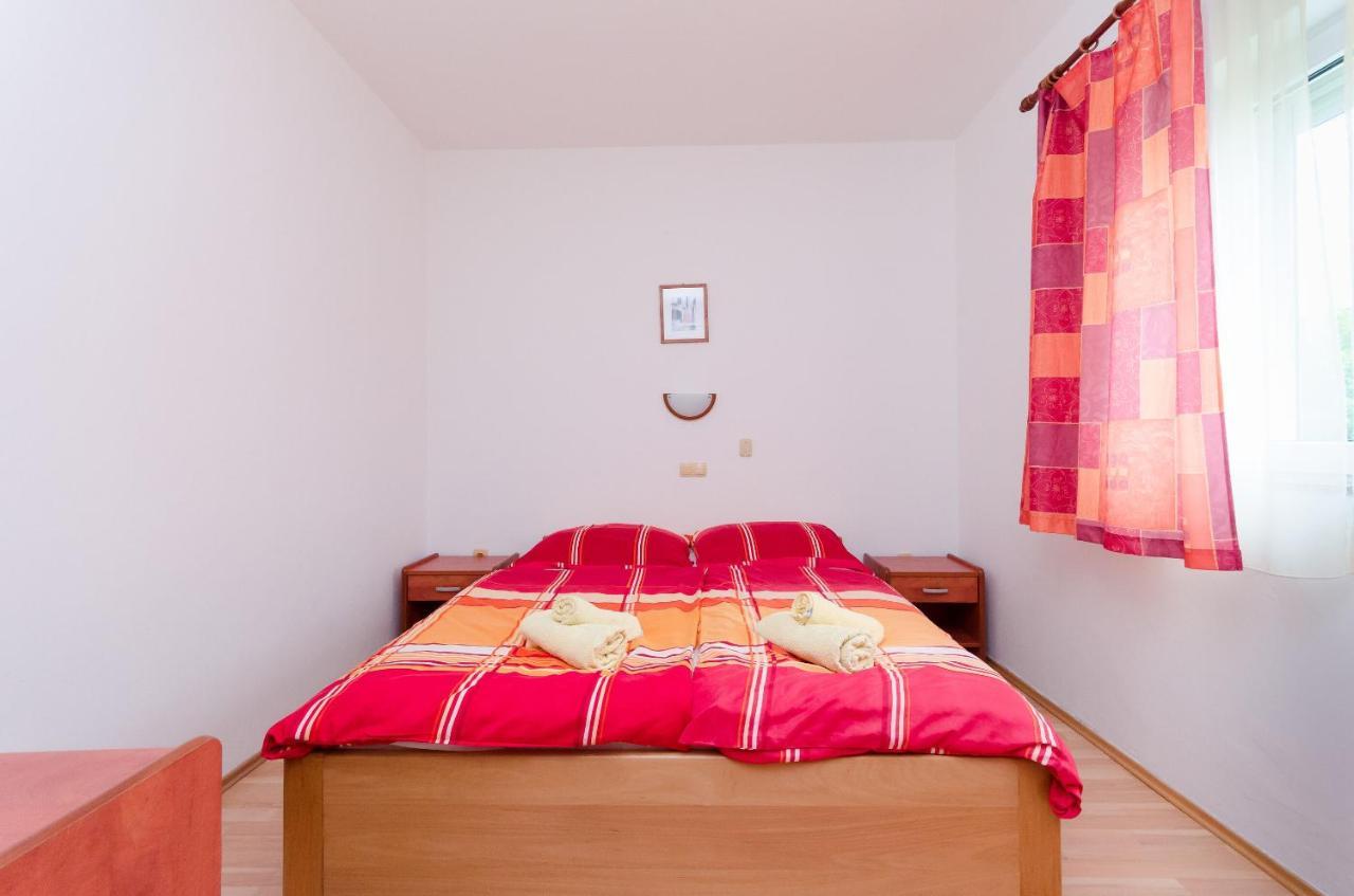 Apartments And Room Ljubica لوبار المظهر الخارجي الصورة