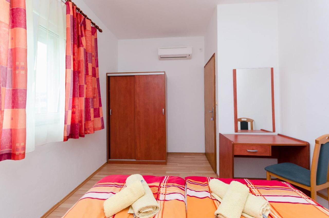Apartments And Room Ljubica لوبار المظهر الخارجي الصورة