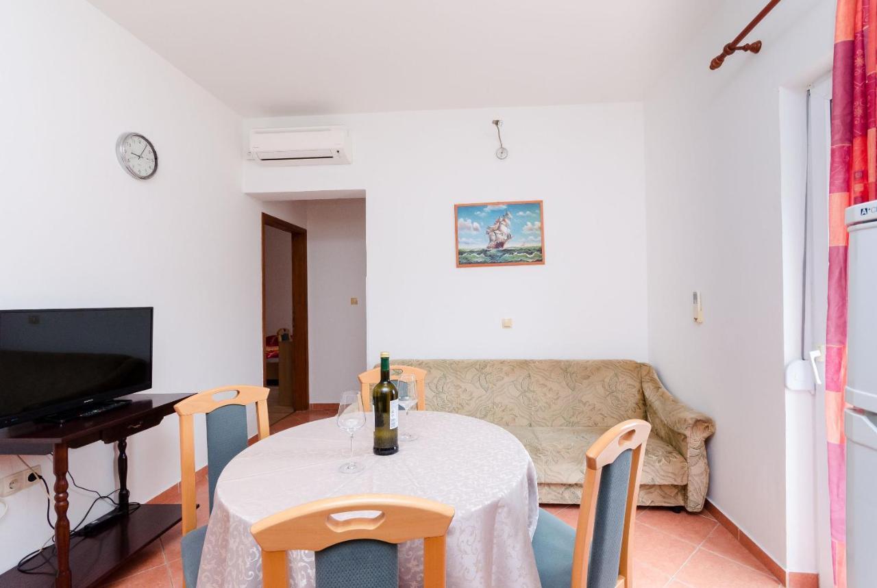 Apartments And Room Ljubica لوبار المظهر الخارجي الصورة