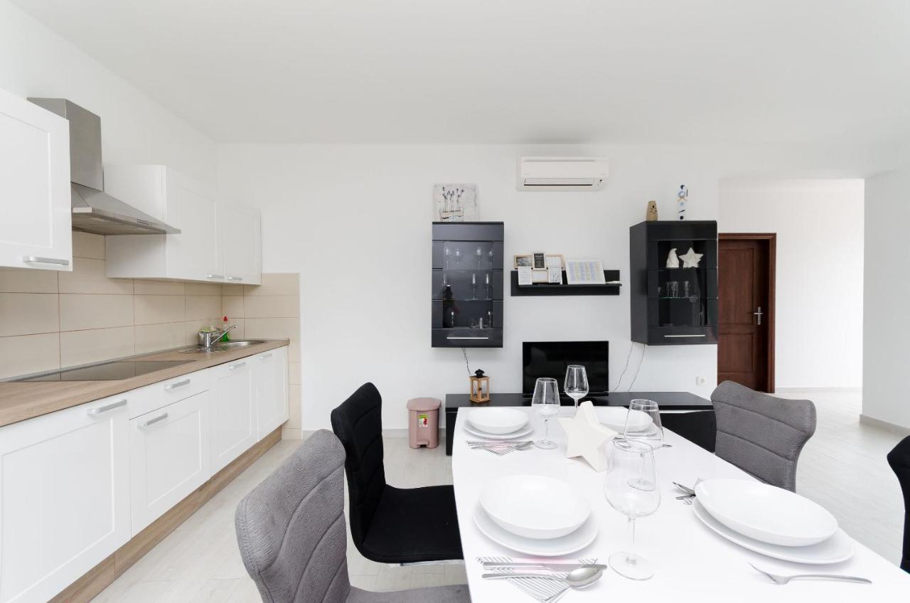 Apartments And Room Ljubica لوبار المظهر الخارجي الصورة