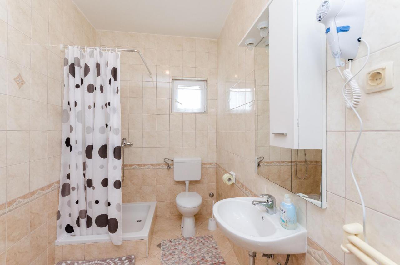 Apartments And Room Ljubica لوبار المظهر الخارجي الصورة
