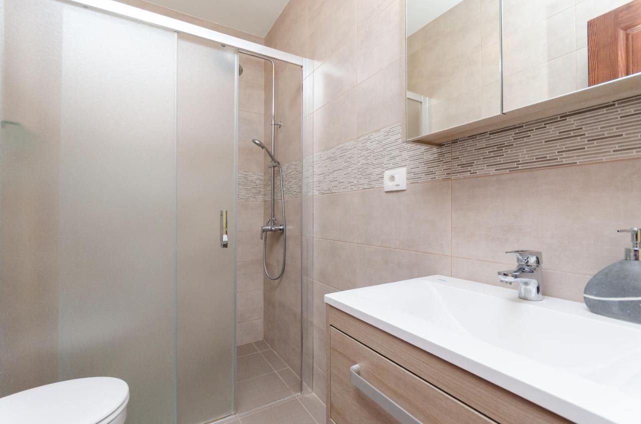 Apartments And Room Ljubica لوبار المظهر الخارجي الصورة
